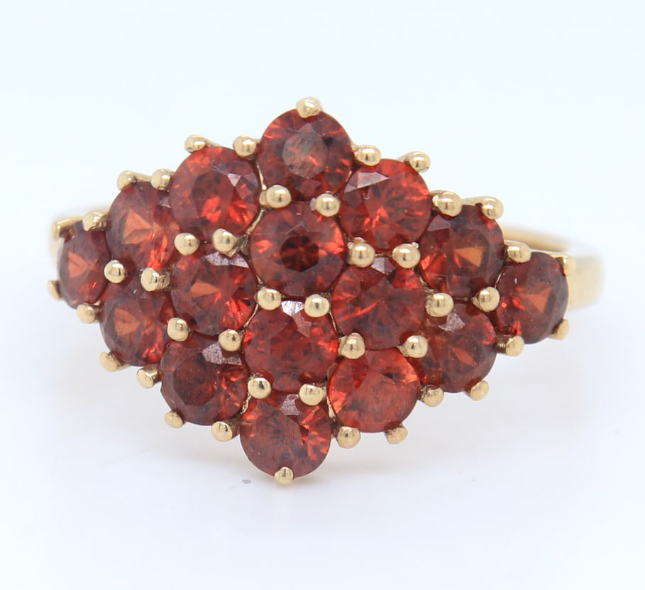 10KT Yellow Gold Red Spinel Cluster Ring: 10KT Yellow Gold Red Spinel Cluster Ring. 4 grams