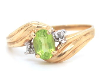 10kt Yellow gold peridot cocktail ring