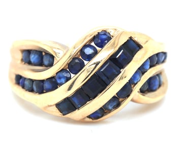 14kt Yellow gold blue sapphire ring
