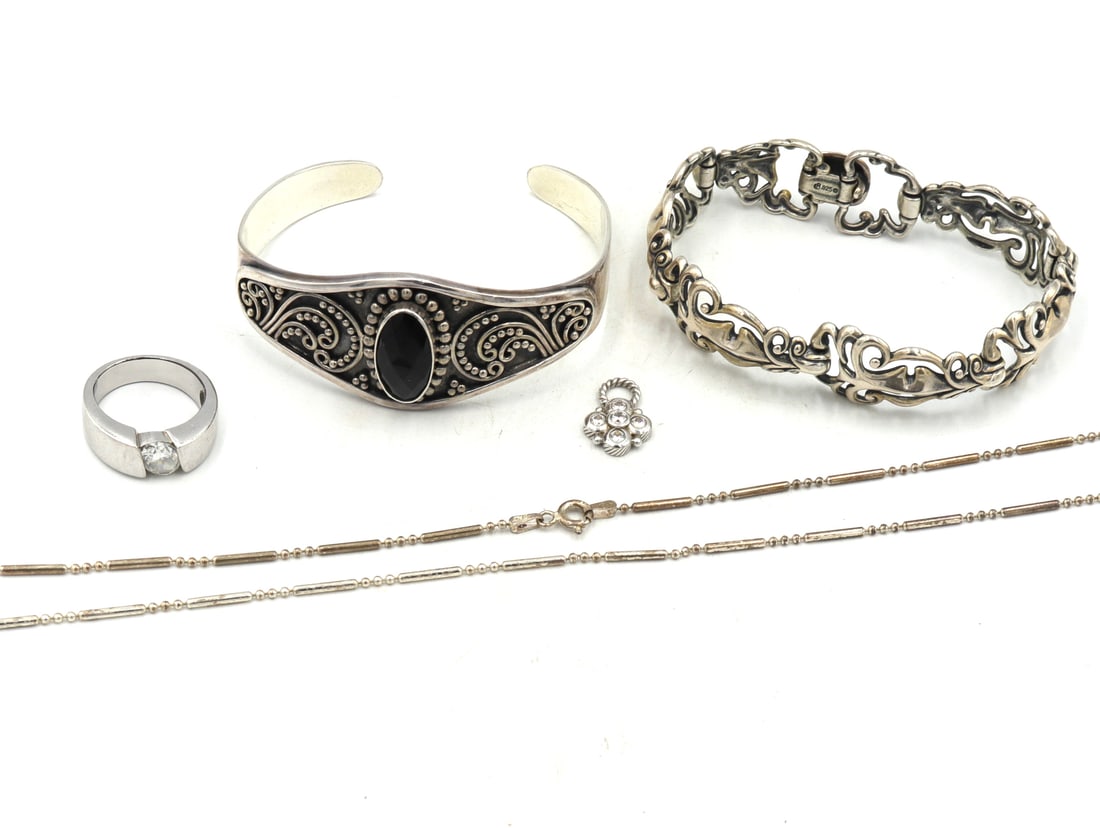 Group lot of Vintage 925 sterling silver jewelry (1 of 9)