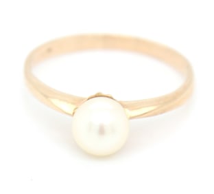 14kt Yellow gold pearl ring