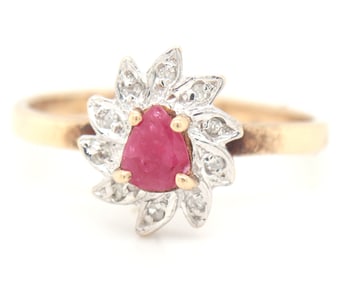 10kt Yellow gold topaz and diamond flower style ring