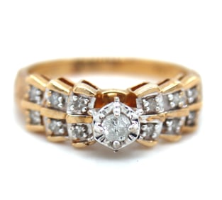 10kt Yellow gold diamond ring