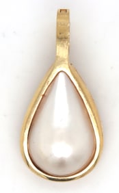 14kt Yellow gold pearl pendant
