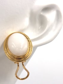 14kt Yellow gold oval white Jade earrings