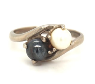 10kt White gold grey and white fresh water pearl ring