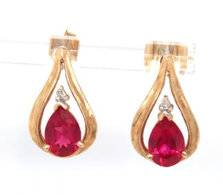 10kt Yellow gold synthetic ruby earrings