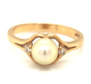 14kt Yellow gold pearl ring