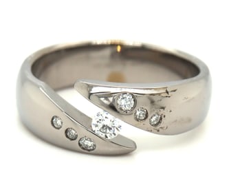Gent's diamond band in Titanium