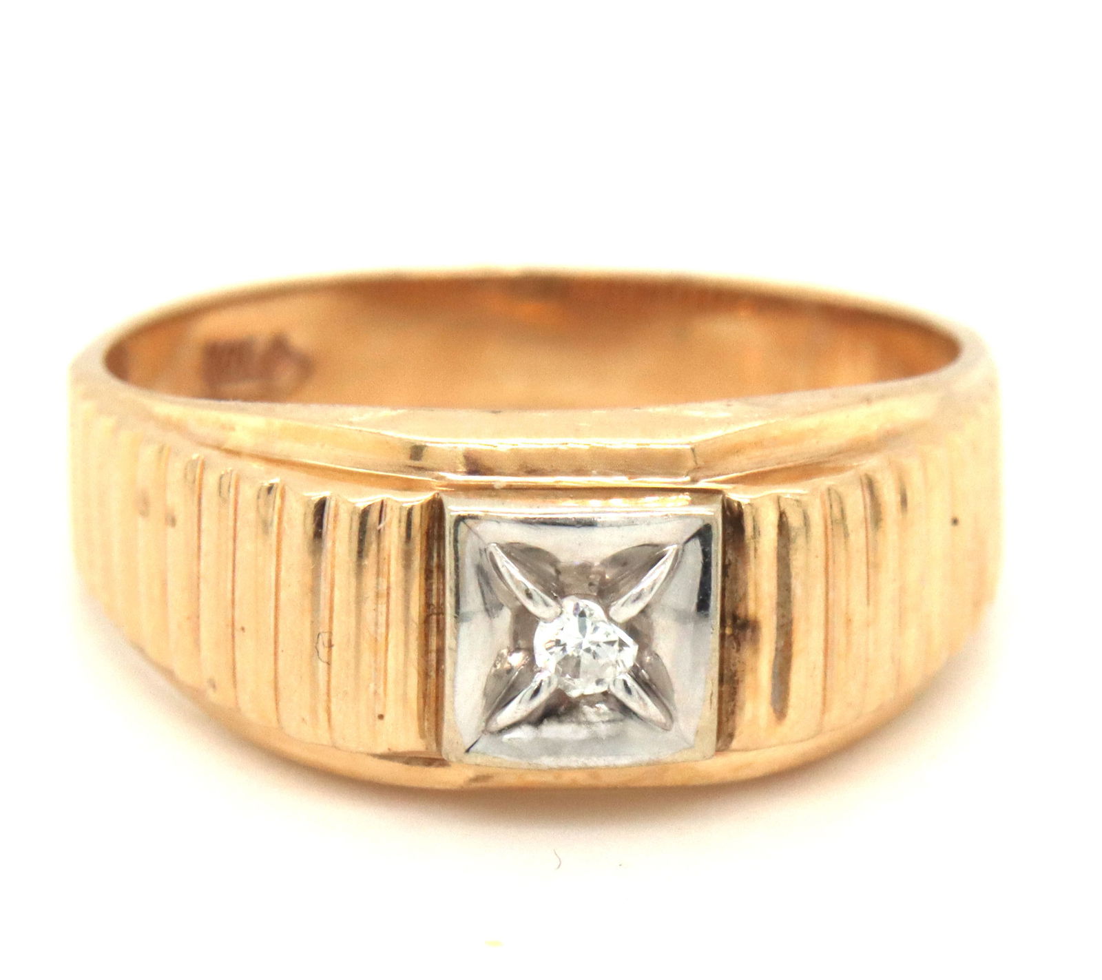 10kt Yellow gold round brilliant cut diamond ring (1 of 4)