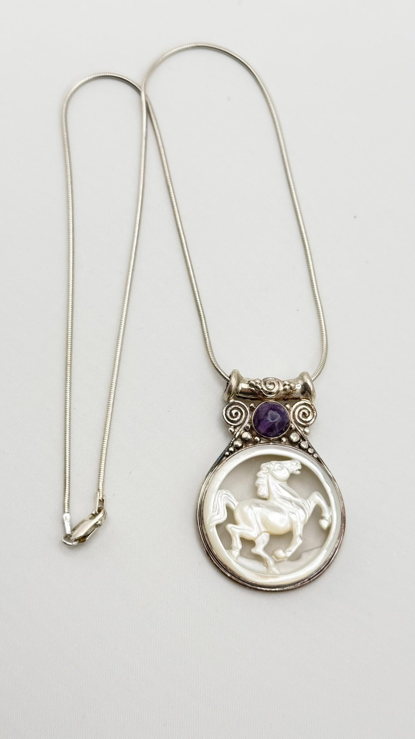 925 Sterling Silver Sajen Mother Of Pearl carved Horse Pendant With Chain (1 of 7)