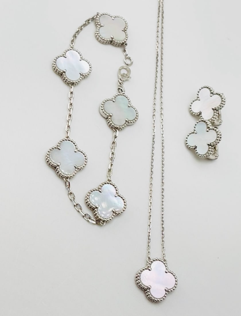 18KT White Gold Set of Mother Of Pearl And Gold Pieces Include Bracelet , Pendant And Earrings (1 of 5)
