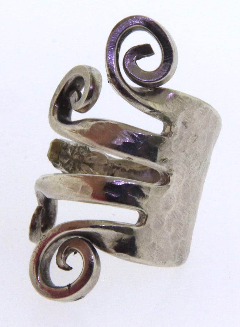 925 Sterling Silver Ring: 925 Sterling Silver Ring. Total weight of Ring 15.1 Grams, Ring Size 7"