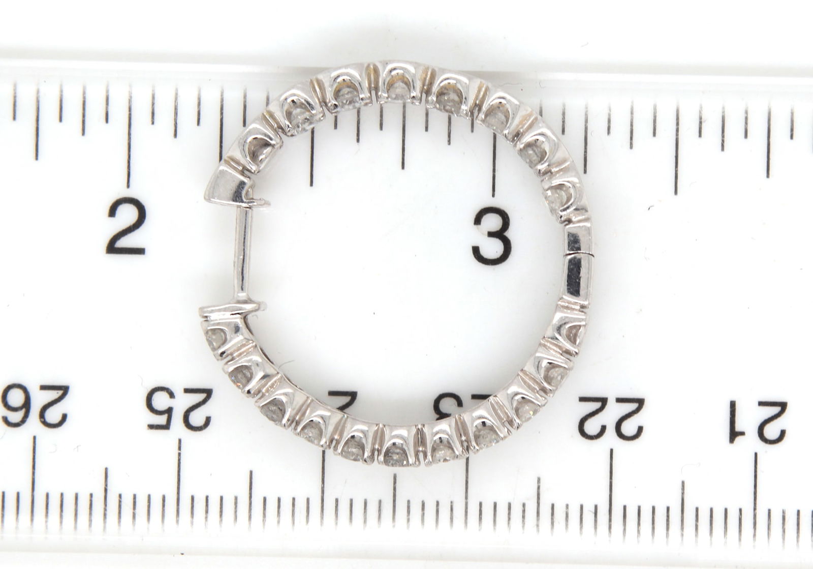 14kt White gold 3cts round brilliant cut inside-out diamond hoop earrings - 6