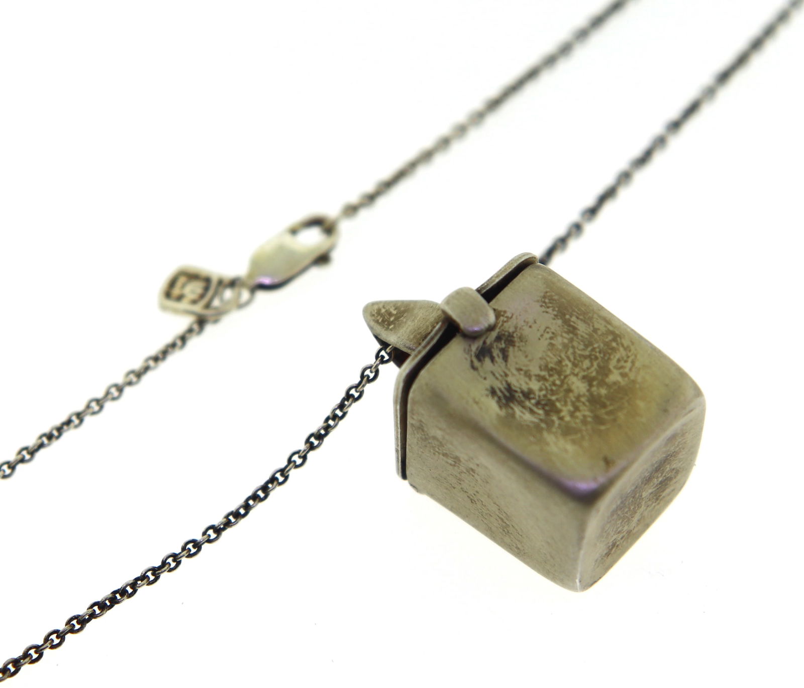 925 Sterling Silver Box Locket Necklace: Vintage 925 Sterling Silver Box Locket Pendant on 29" Chain Necklace. 20.50 Grams.