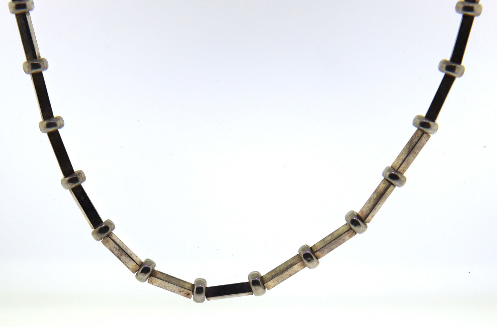 Vintage Sterling Silver Chain Necklace: Vintage 925 Sterling Silver 18" Necklace. Total weight of Necklace 16.12 Grams.