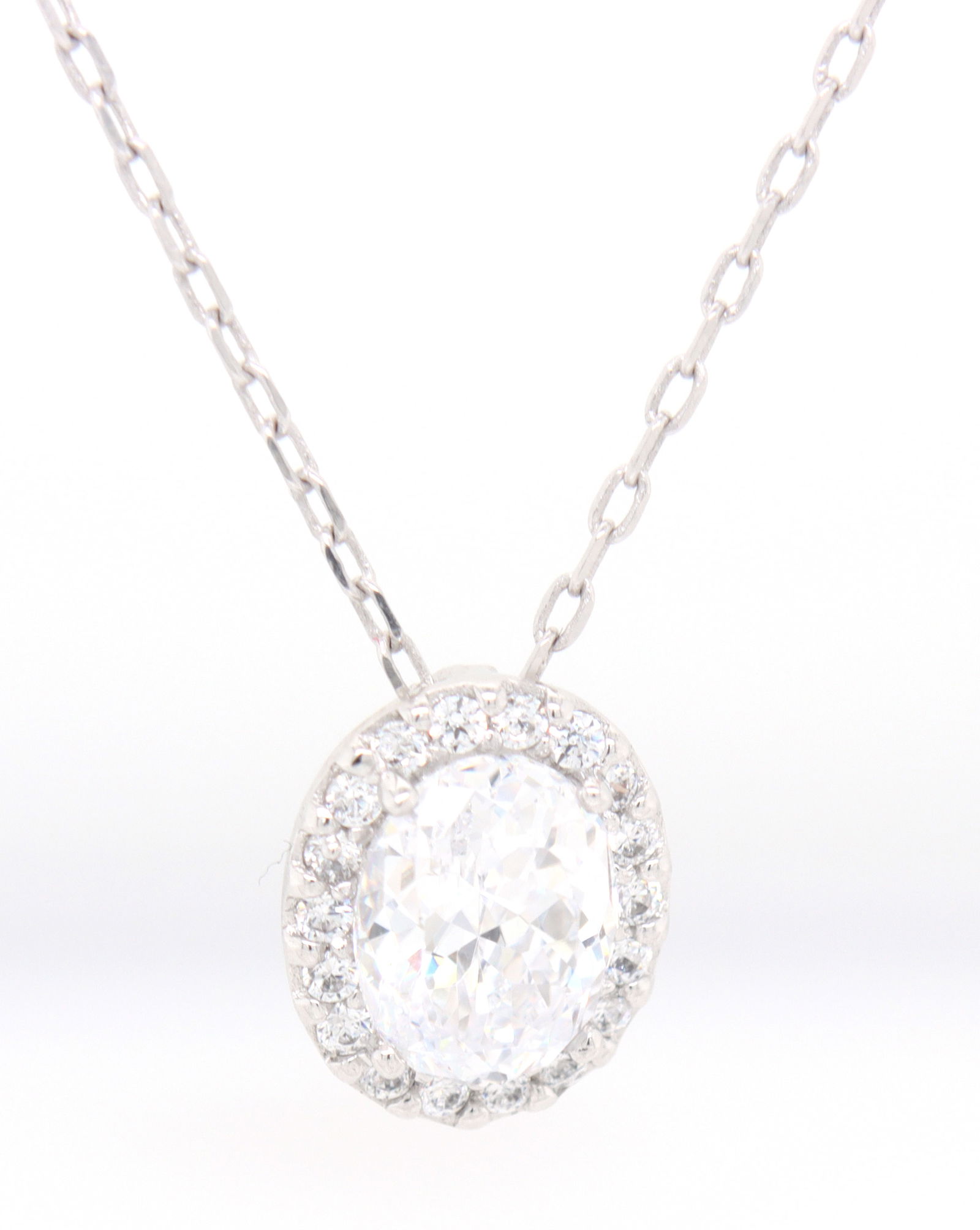 Tacori 925 sterling silver cubic zirconia pendant on chain: Tacori 925 sterling silver cubic zirconia pendant on adjustable chain necklace. Total weight of necklace is 3.9 grams.