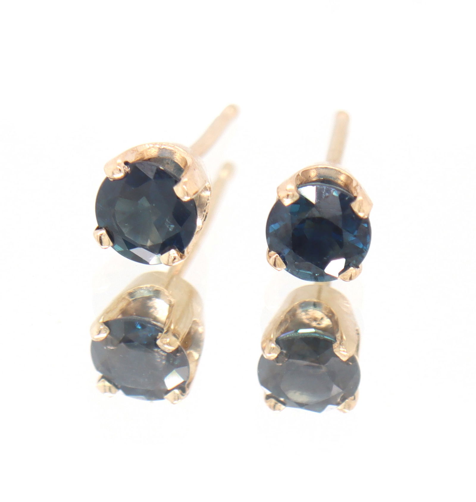 14kt Yellow gold round blue sapphire stud earrings (1 of 3)