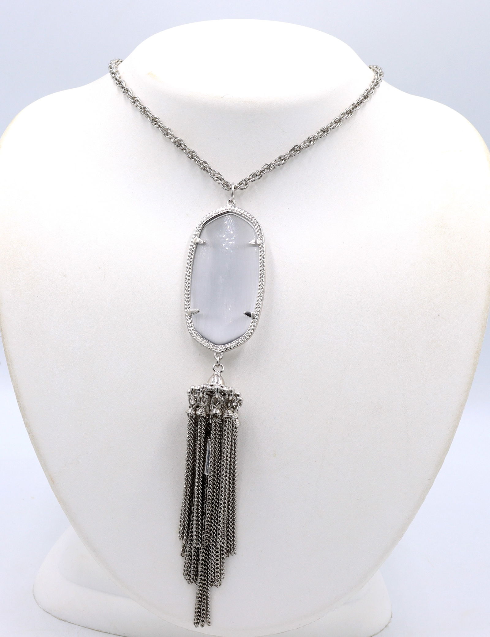 Kendra Scott Rayne necklace: Kendra Scott Rayne Ivory mother of pearl pendant on 32 inches necklace. Total weight of necklace is 46.60 grams.