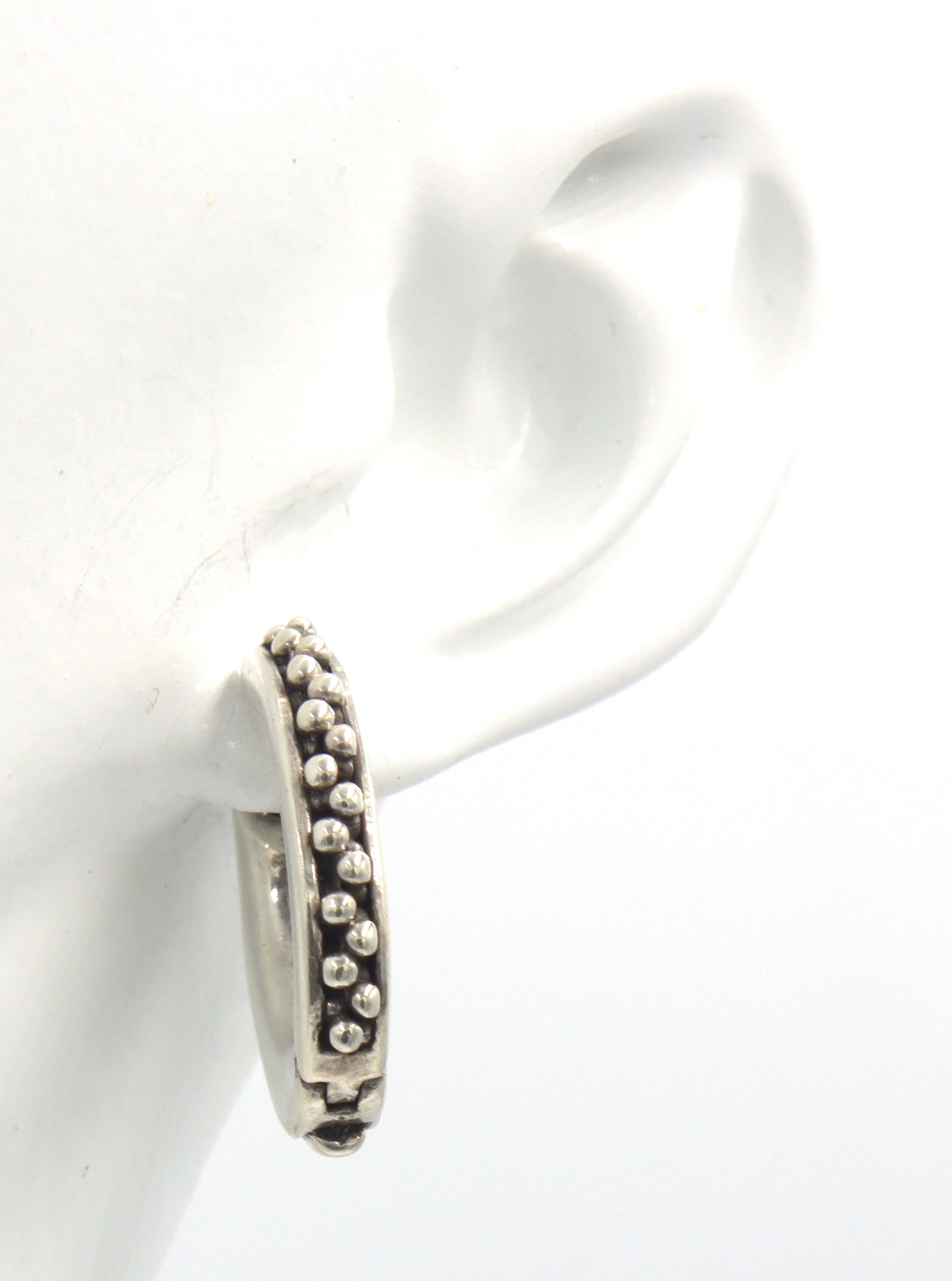 Micheal Dawkins Pebble oval hoop earrings: Micheal Dawkins Pebble oval hoop earrings in 925 sterling silver. The total weight of the earrings is 9.40 grams.