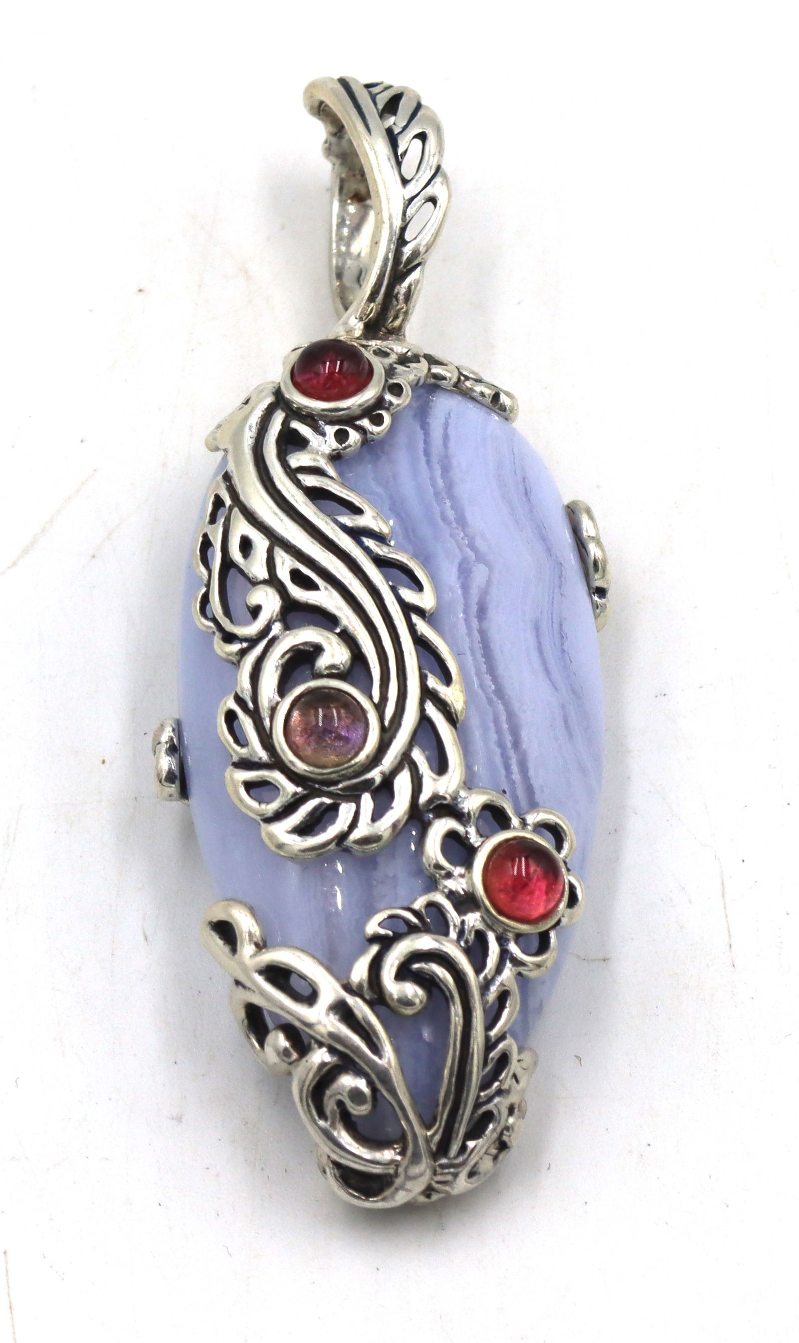 Carolyn Pollack Relios blue lace agate pendant in 925 sterling silver: Carolyn Pollack Relios blue lace agate pendant in 925 sterling silver. The total weight of the pendant is 24.4 grams.