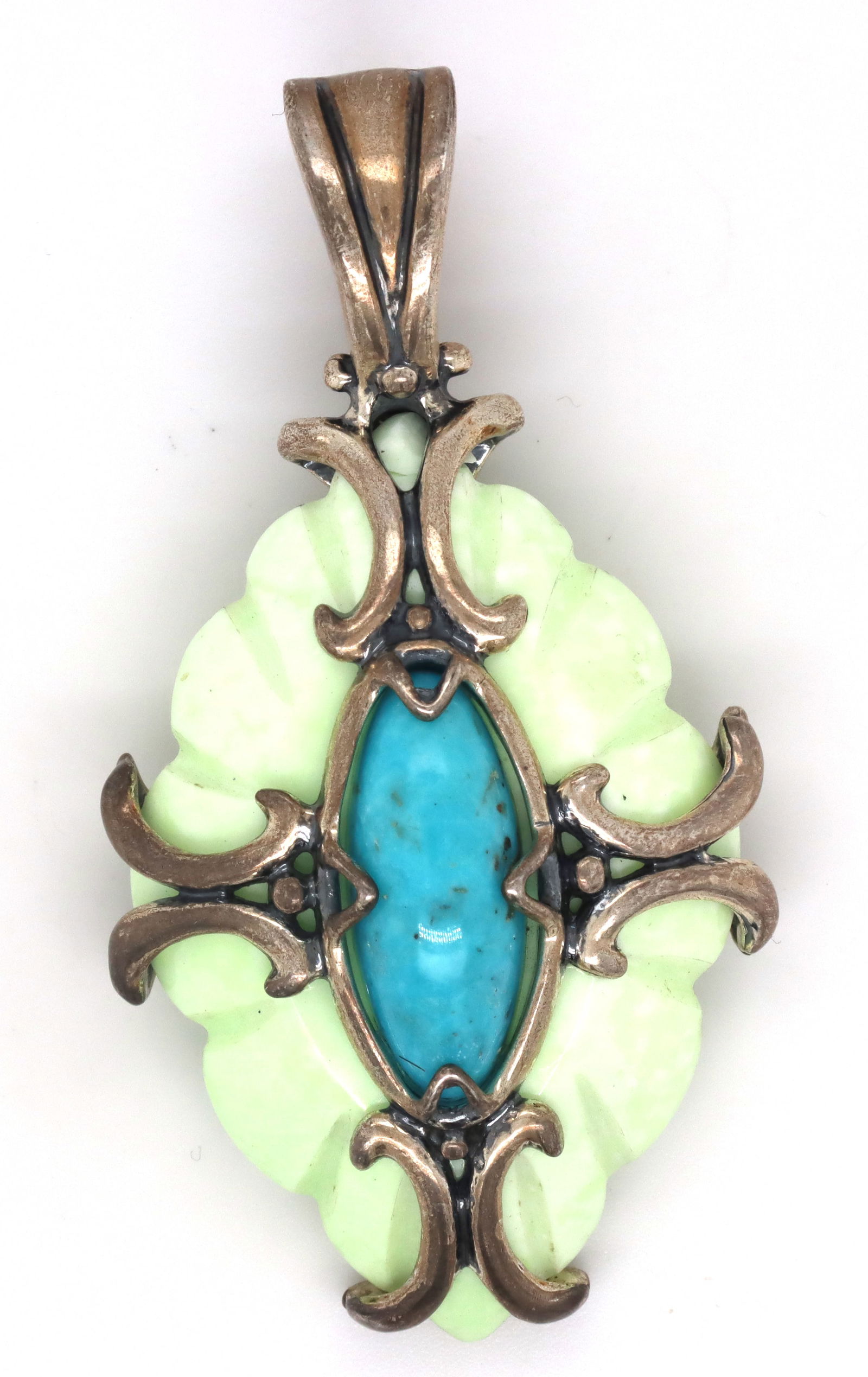 Carolyn Pollack signed 925 sterling silver agate pendant: Carolyn Pollack signed 925 sterling silver agate pendant. The total weight of the pendant is 33.1 grams.