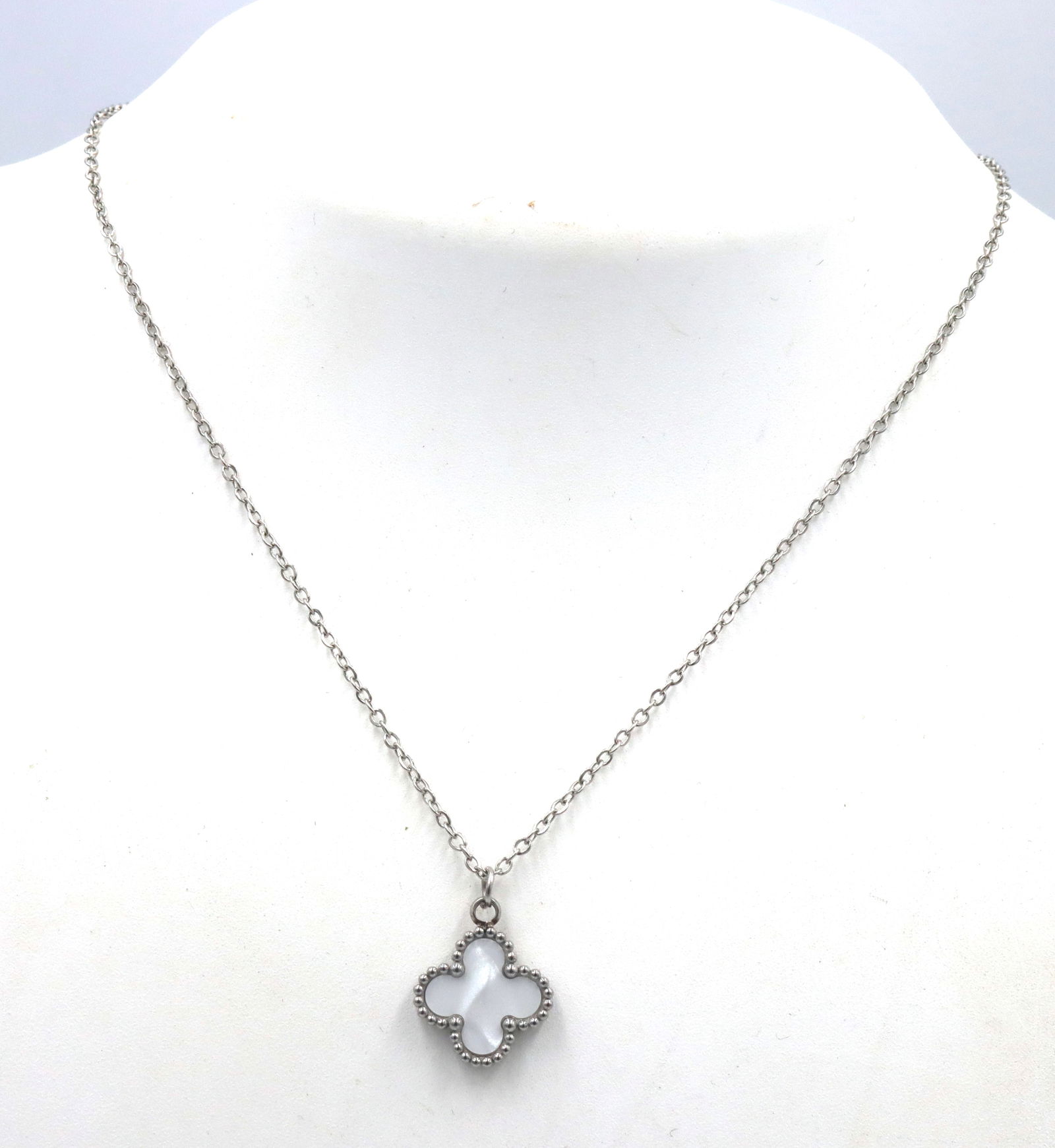 Stainless steel clover pendant on chain (1 of 4)