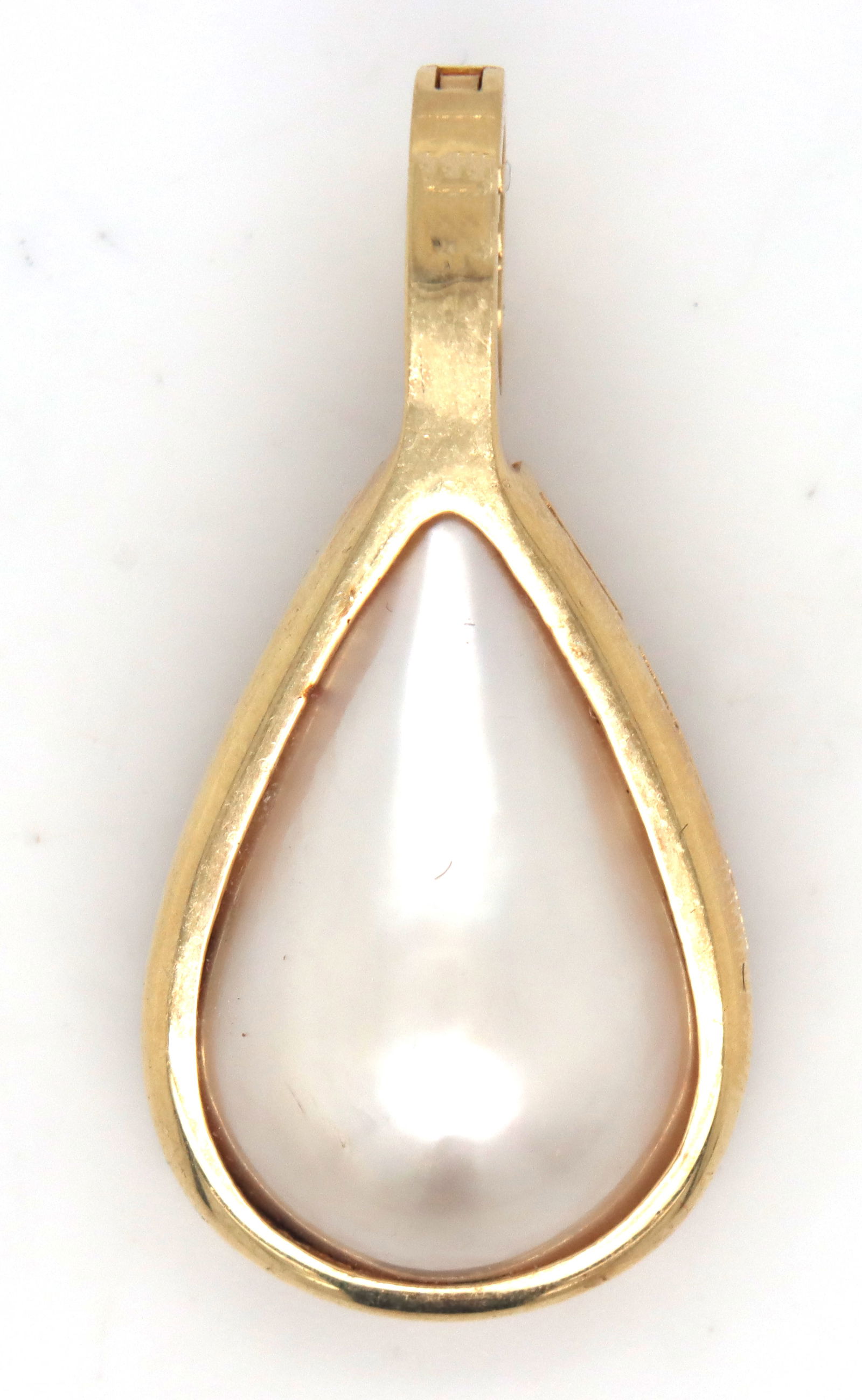 14kt Yellow gold pearl pendant (1 of 4)