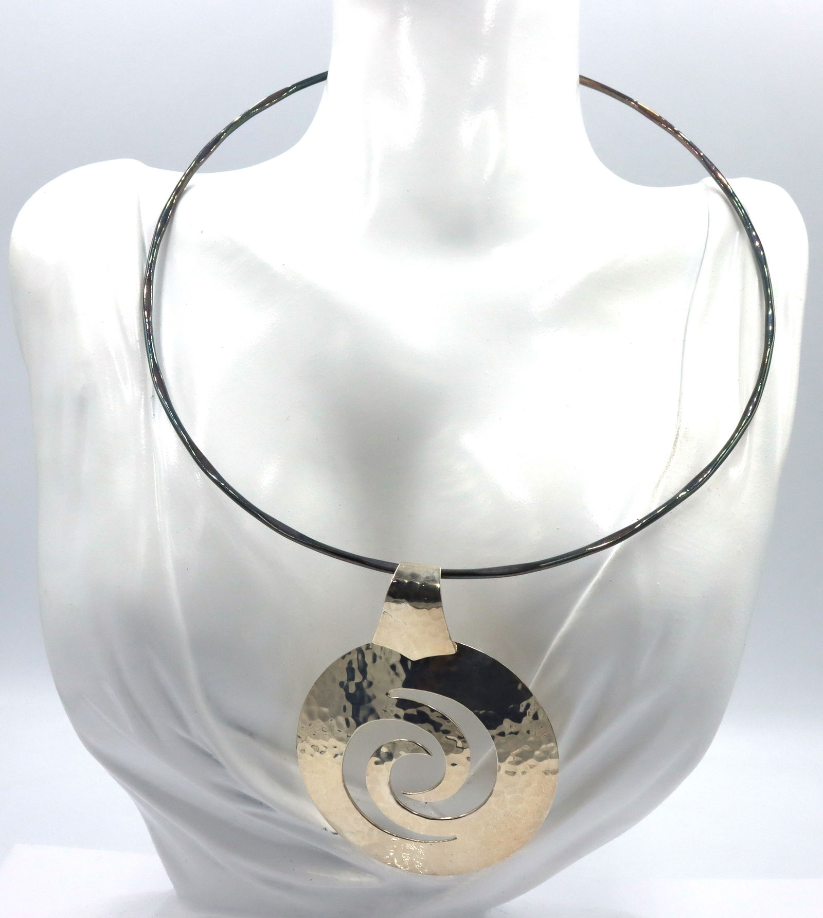925 Sterling silver round pendant on collar necklace (1 of 5)