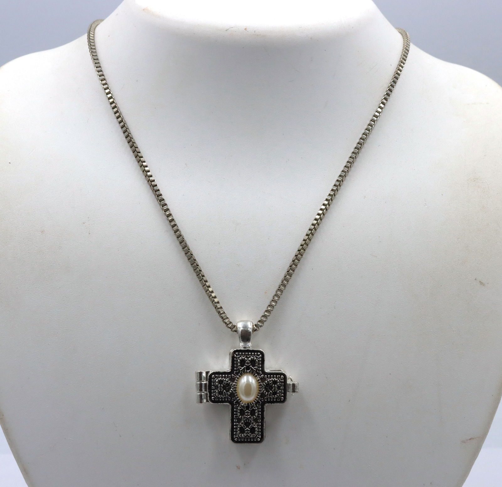 925 Sterling silver cross locket pendant on box chain necklace (1 of 7)