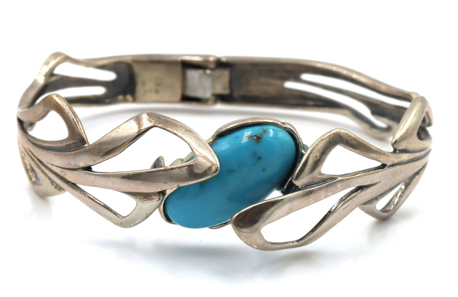 Vintage 925 sterling silver turquoise bangle: Vintage 925 sterling silver turquoise bangle. The total weight of the bangle is 31.2 grams.