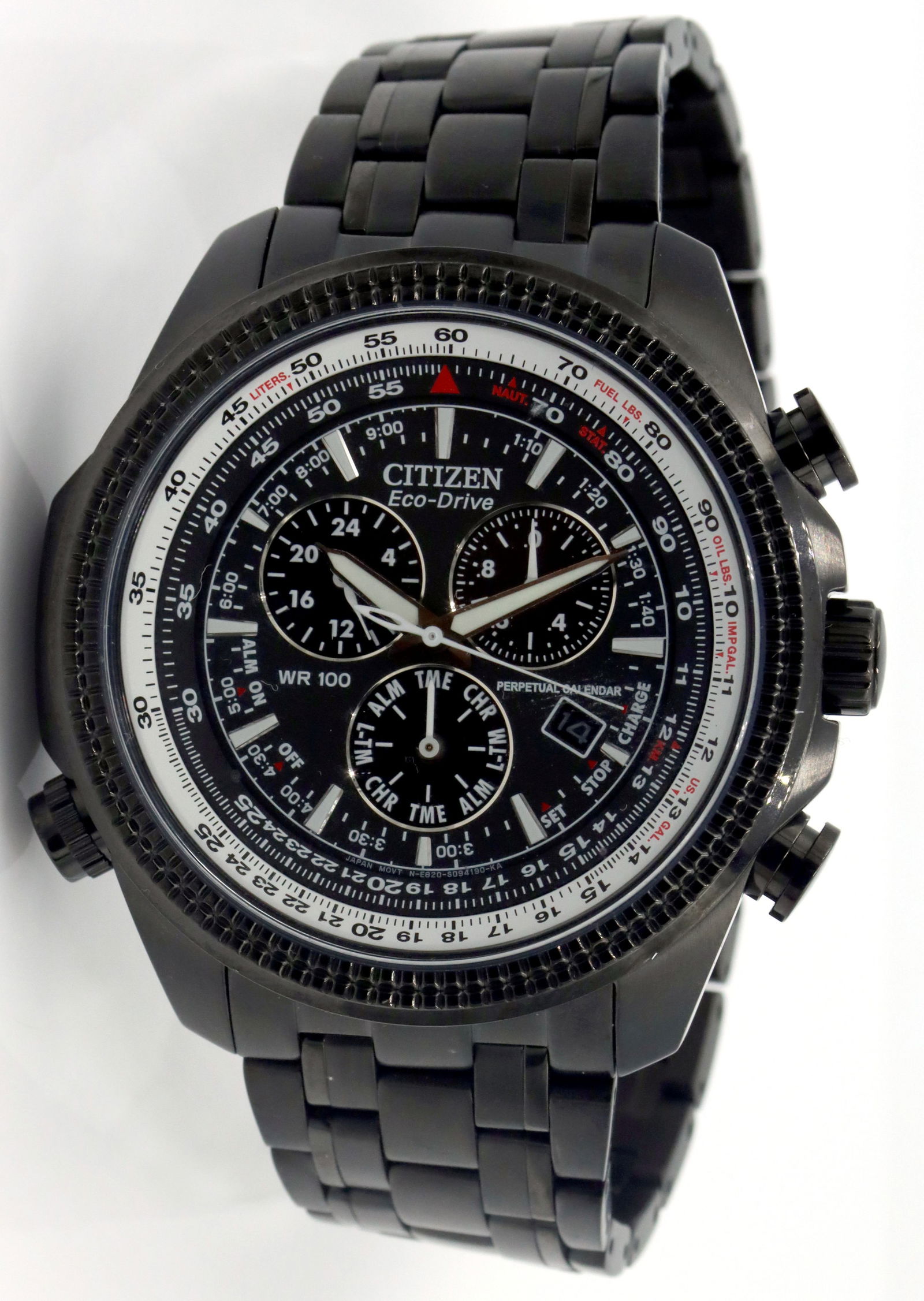 Citizen Eco drive black dial stainless steel men's watch: Citizen Eco drive black dial stainless steel men's 7.75-inch watch. The total weight of the watch is 180.6 grams.