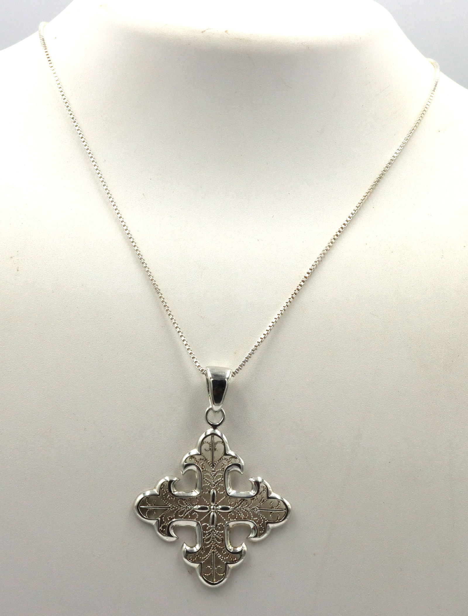 Italian 925 sterling silver Filigree Maltese Cross Necklace (1 of 4)