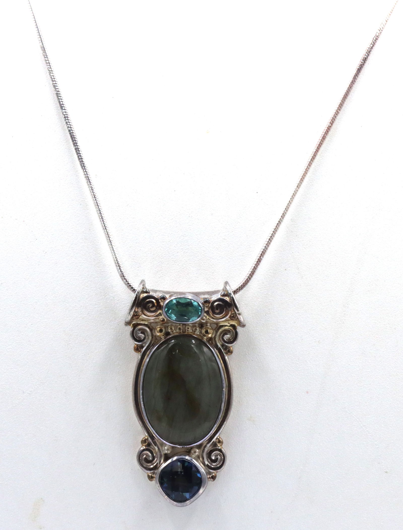 Sajen 925 Sterling Silver Labrodorite Topaz Pendant With Chain Necklace: Sajen 925 sterling silver labradorite topaz pendant with Italian Chian. 13.6 grams