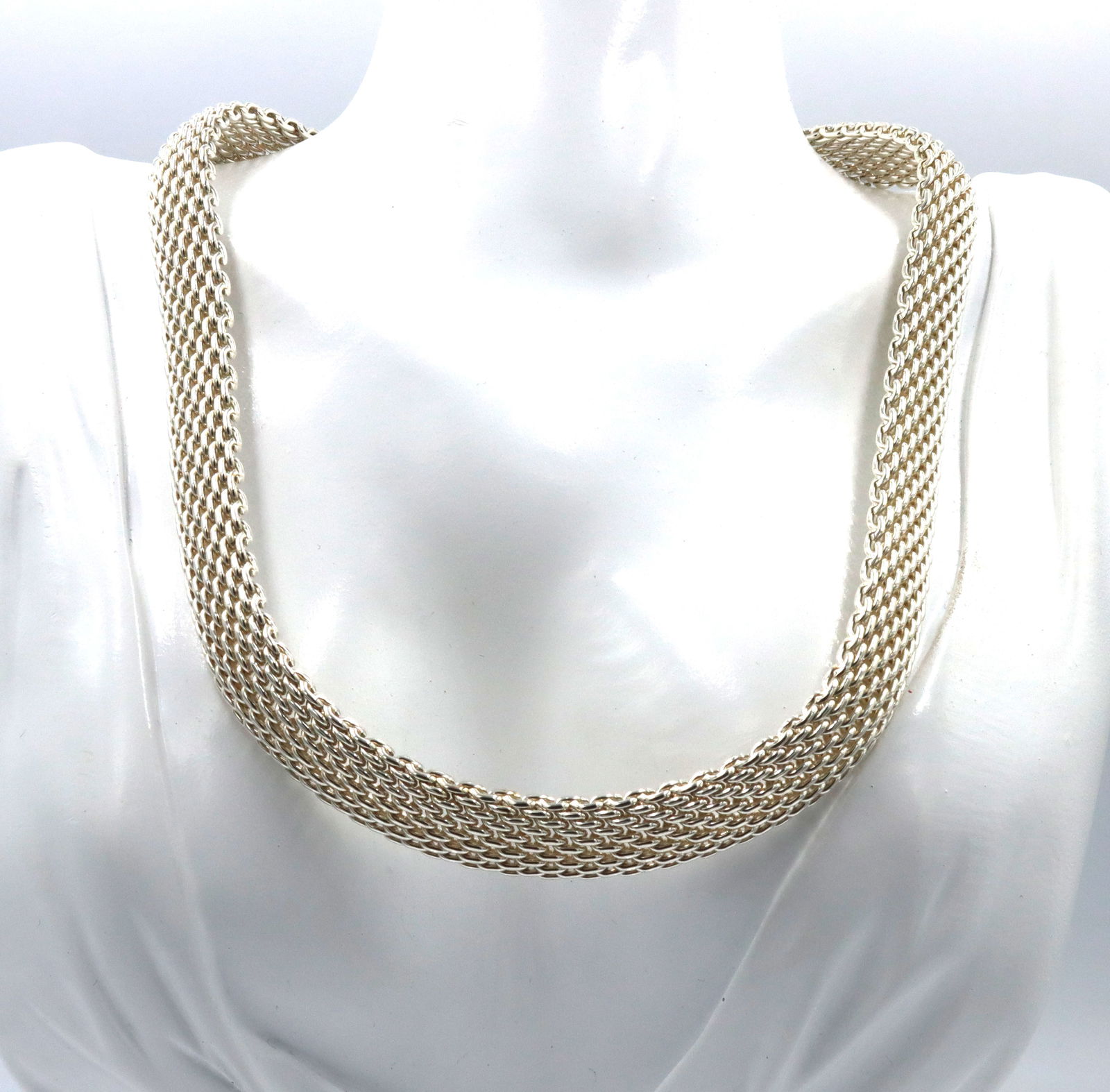 925 Sterling silver Tiffany & Co somerset mesh collar necklace: 925 Sterling silver Tiffany & Co somerset mesh collar 17-inch necklace. The total weight of the necklace is 85.9 grams.