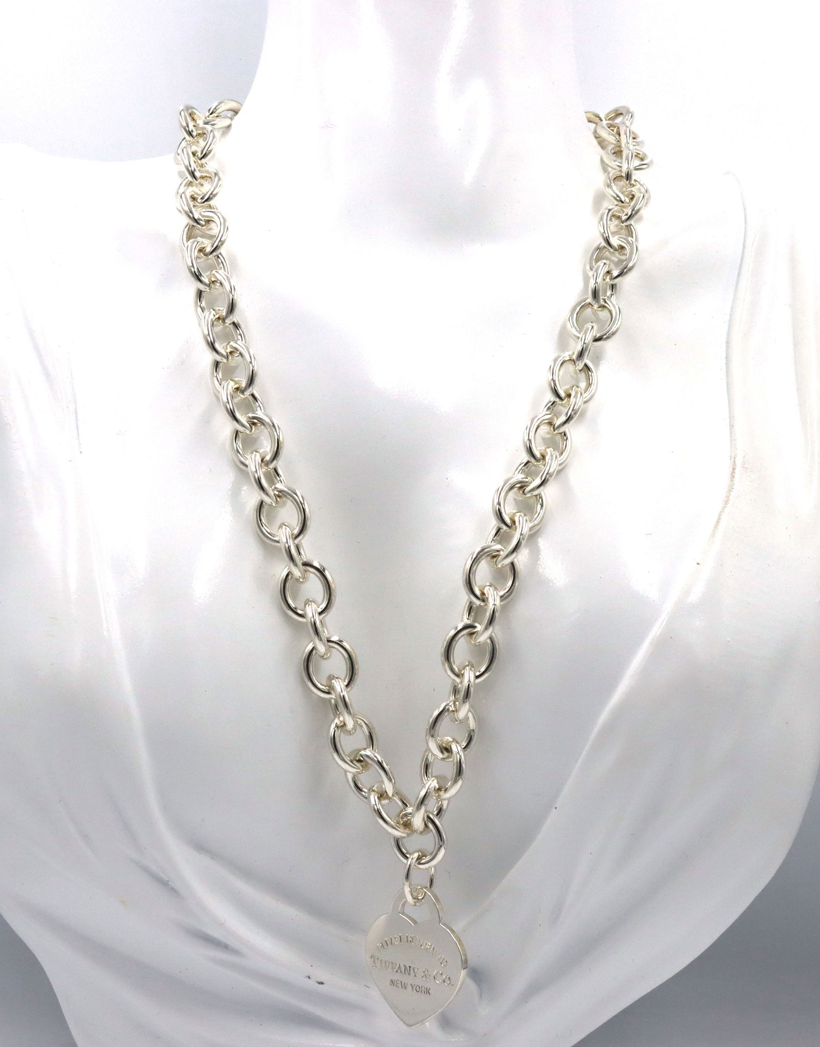 Tiffany & Co necklace with heart shaped pendant (1 of 4)