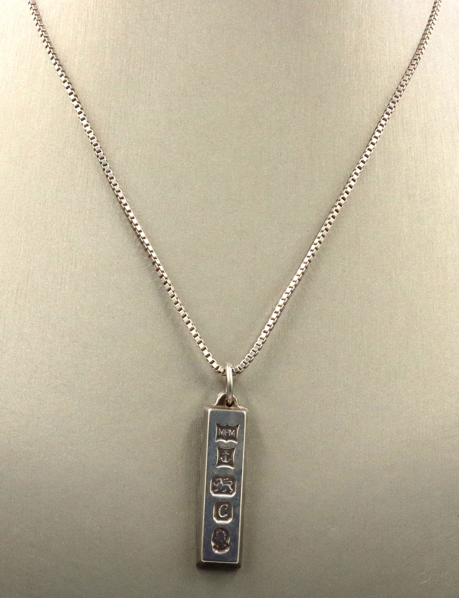 Vintage 925 sterling silver heavy Hallmark Ingot pendant on box chain (1 of 4)