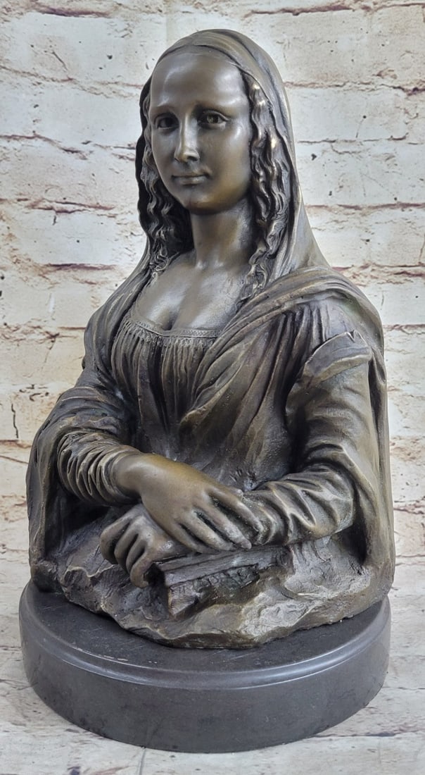 Mona Lisa Bronze Sculpture: Stunning genuine hot cast bronze sculpture mounted on a marble base. The patina on this piece is exquisite and the attention to detail of the bronze is truly exceptional. The Mona Lisa (La Gioconda or