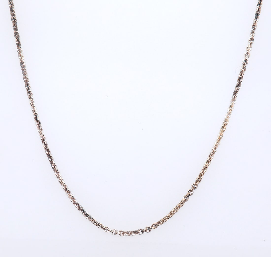 925 Sterling Silver Cable Chain Necklace: Vintage 925 Sterling Silver Cable 18" Chain Necklace. Total weight of Necklace 5.45 Grams.