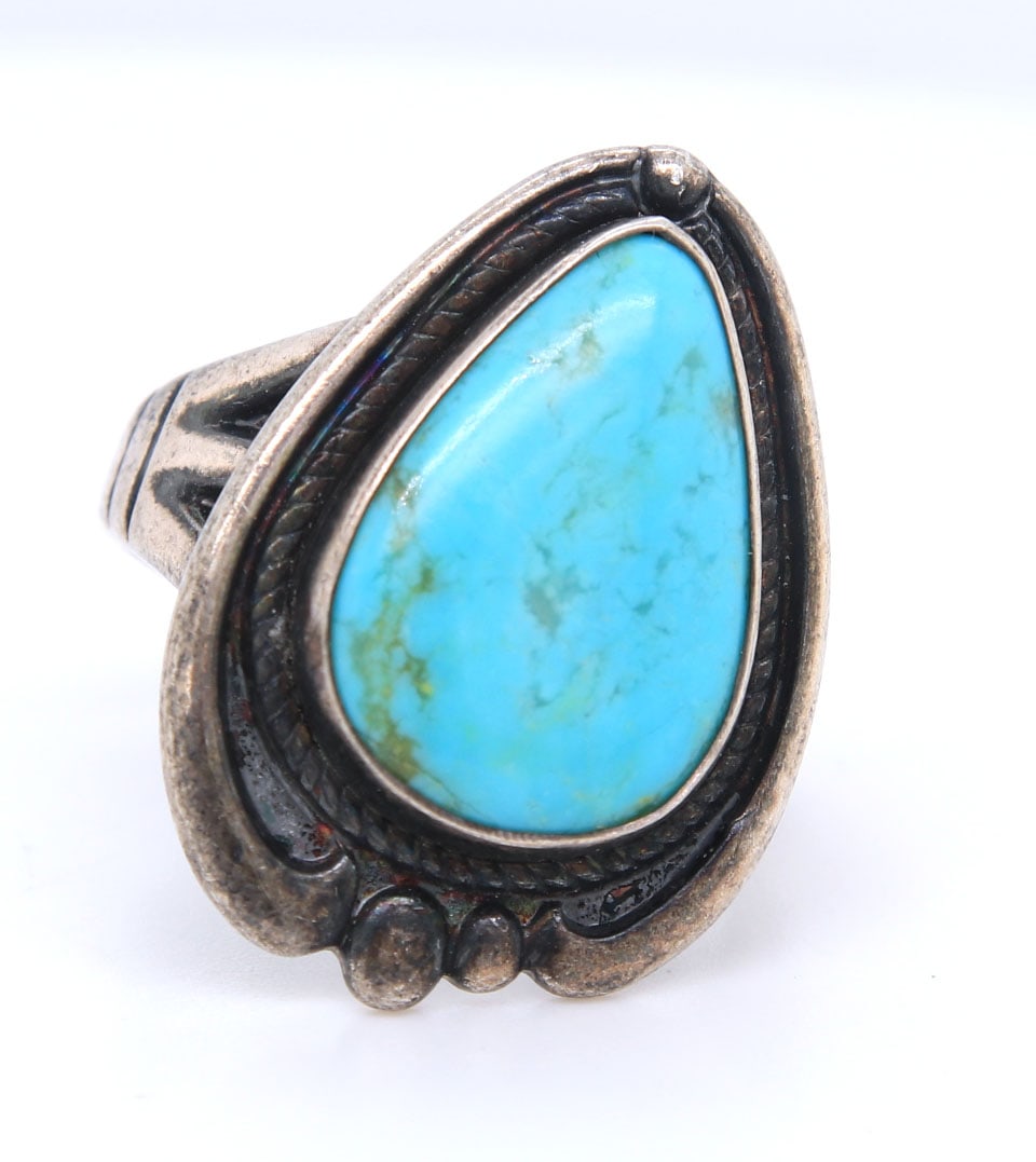 Vintage 925 Sterling Silver Oval Shaped Turquoise Ring (1 of 4)
