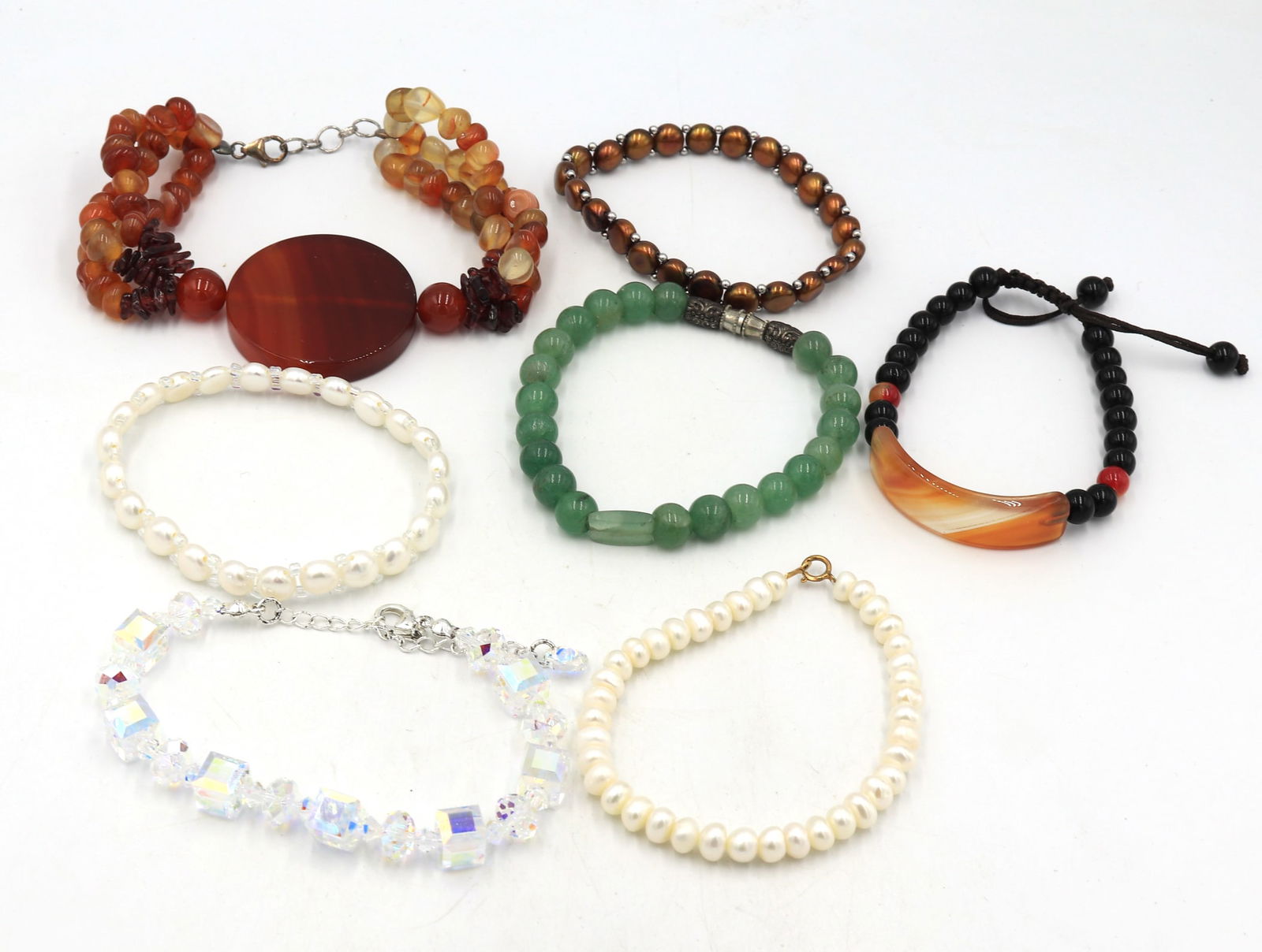 Group lot of 7 gemstone bracelets: Group lot of 7 gemstone scrunchy bracelets. Total weight of lot is 125.4 grams.