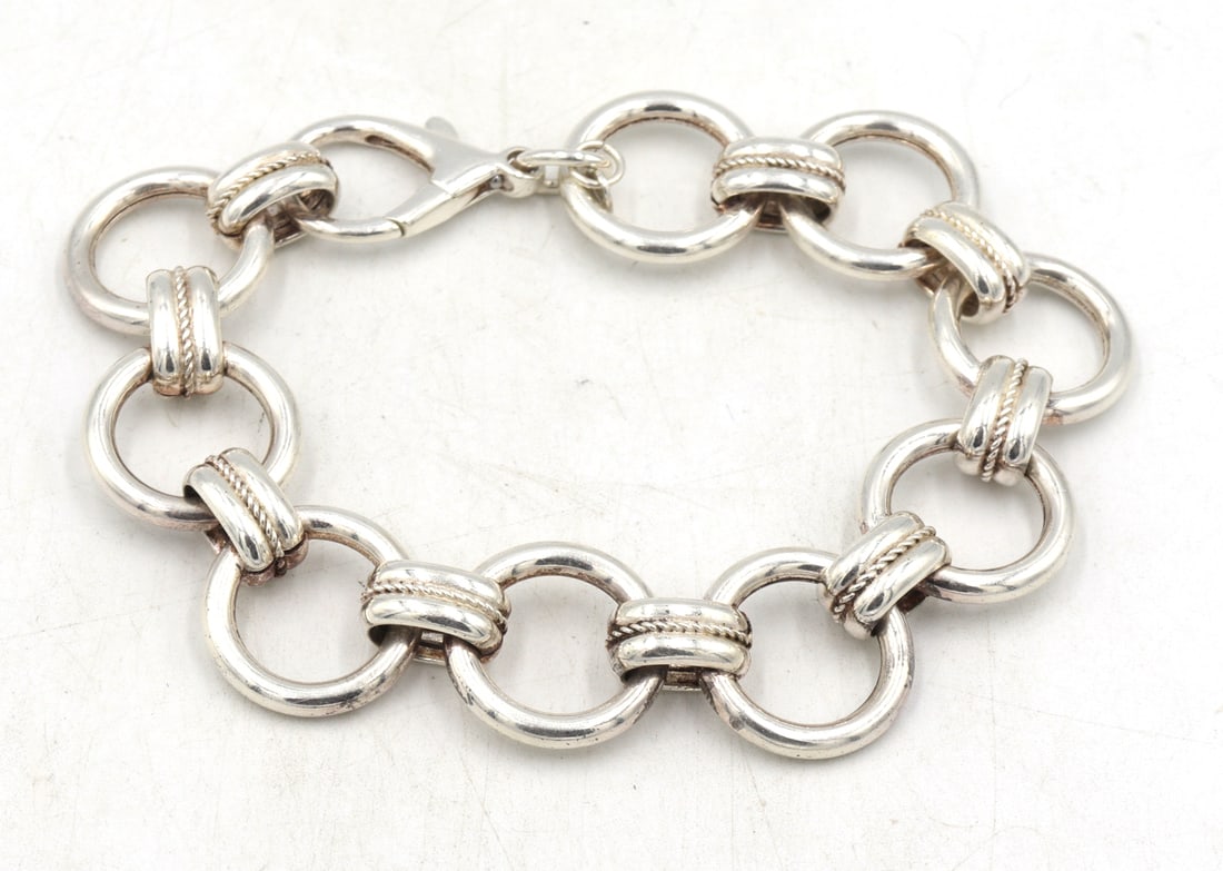 Italian Milor 925 sterling silver circle link bracelet: Italian Milor 925 sterling silver circle link 8 inches bracelet. Total weight of bracelet is 19.9 grams.