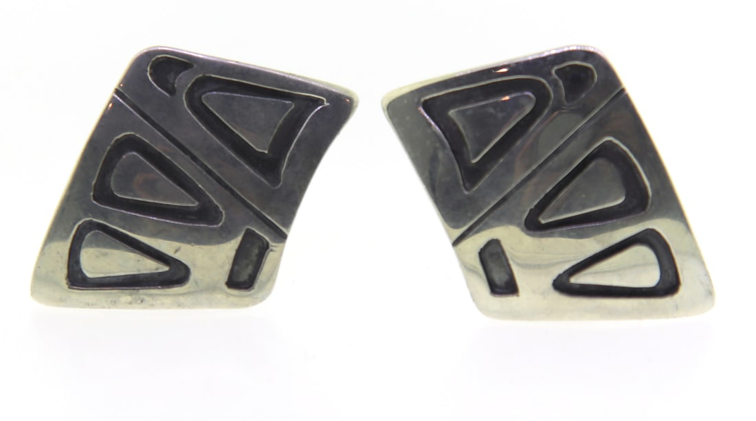 925 Streling Silver Mexico Clip earrings: Vintage 925 Sterling Silver Mexico Clip Earrings. 18.75 Grams.