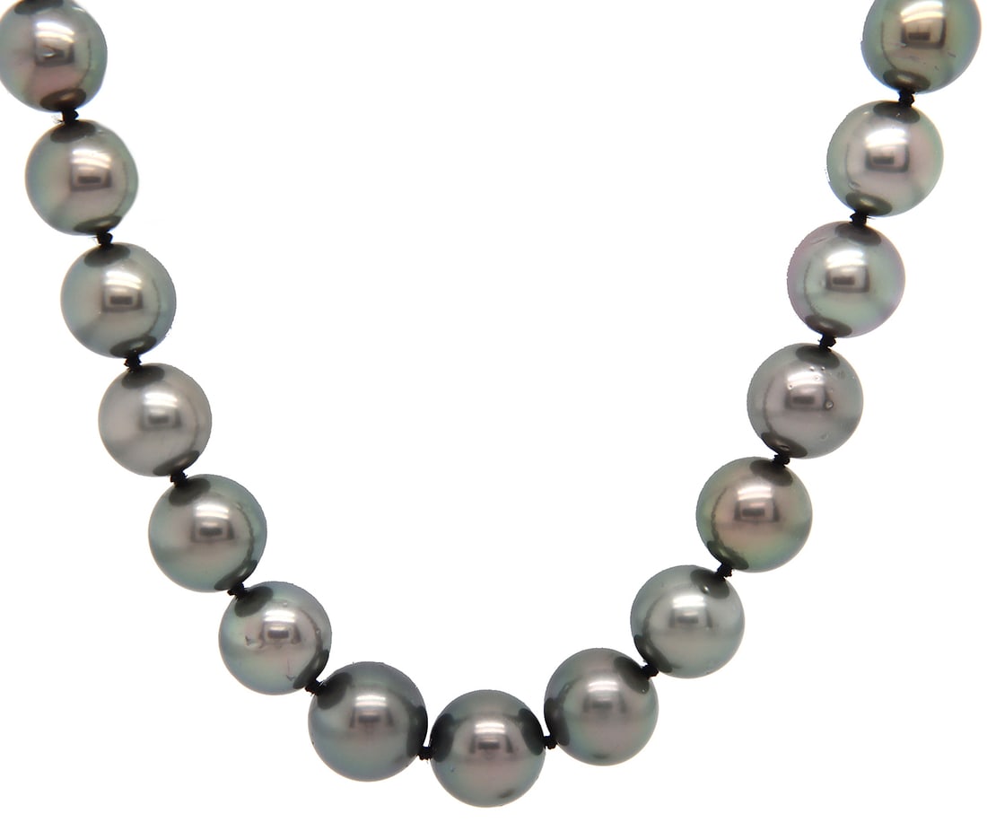 Iridesse Tahitian Diamond and Graduated Pearl Strand Necklace in 18K: Iridesse Tahitian Diamond and Graduated Pearl Strand Necklace in 18K White Gold. Pearl Size 9x12mm. Necklace Length 18 inches. Total weight of Necklace 72.30 Grams. Comes with Cert.