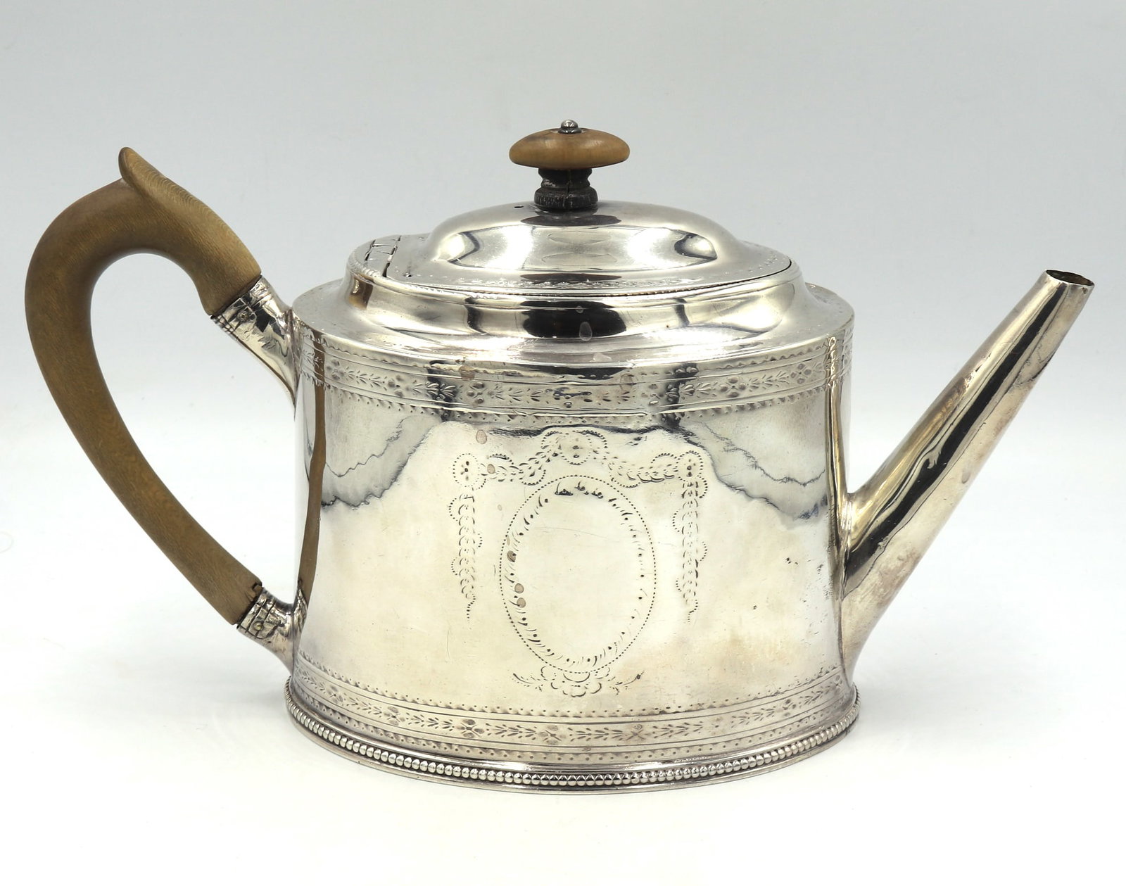 18th Century Hester Bateman sterling silver teapot: 18th Century Hester Bateman 925 sterling silver signed teapot. 4 inches Tall.