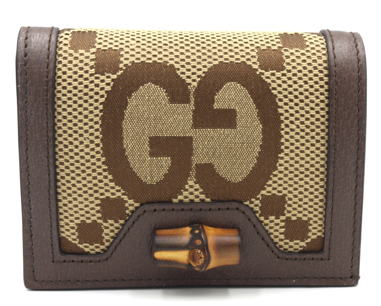 Gucci Jumbo GG Diana bamboo compact wallet: The Gucci Jumbo GG Diana bamboo compact wallet combines the brand’s timeless heritage with modern sophistication. Crafted from premium leather, it features the iconic Jumbo GG logo and signature bam