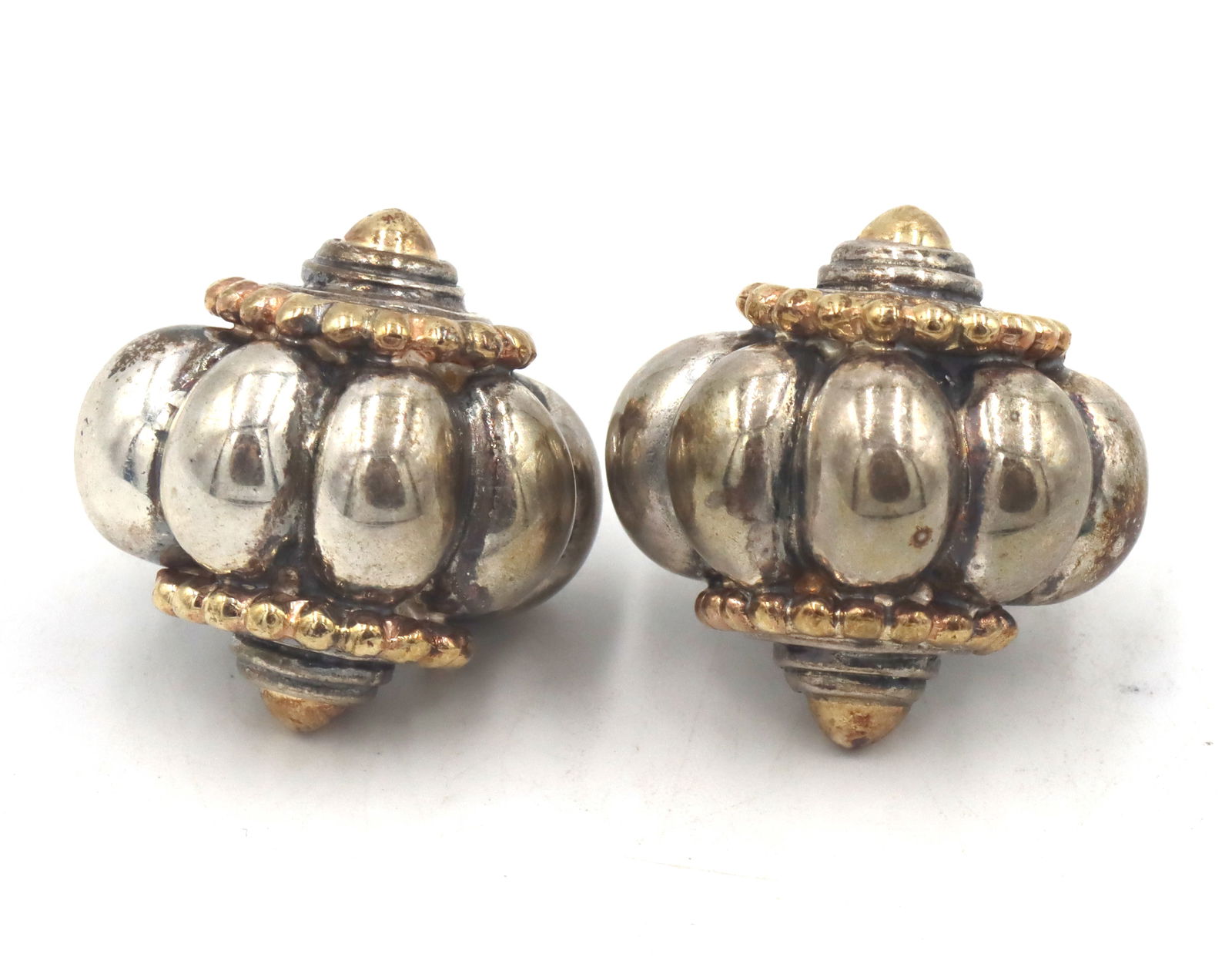 925 Sterling silver half moon earrings: 925 Sterling silver half moon earrings. The total weight of the earrings is 15 grams.