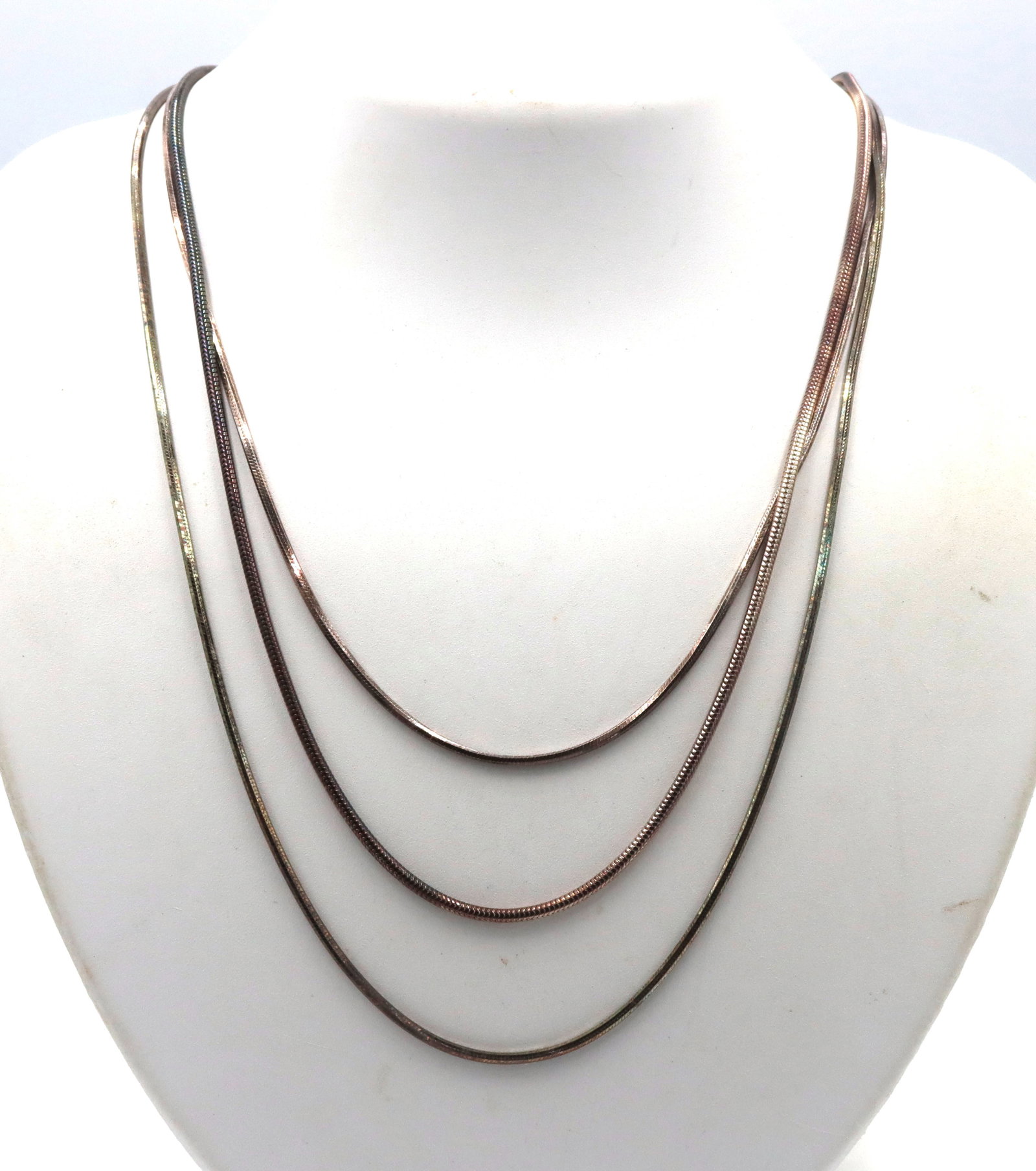 Group lot of 3 Italian vintage 925 sterling silver chains: Group lot of 3 Italian vintage 925 sterling silver chains. 24-inch, 18-inch and 19-inch. The total weight of the lot is 28 grams.