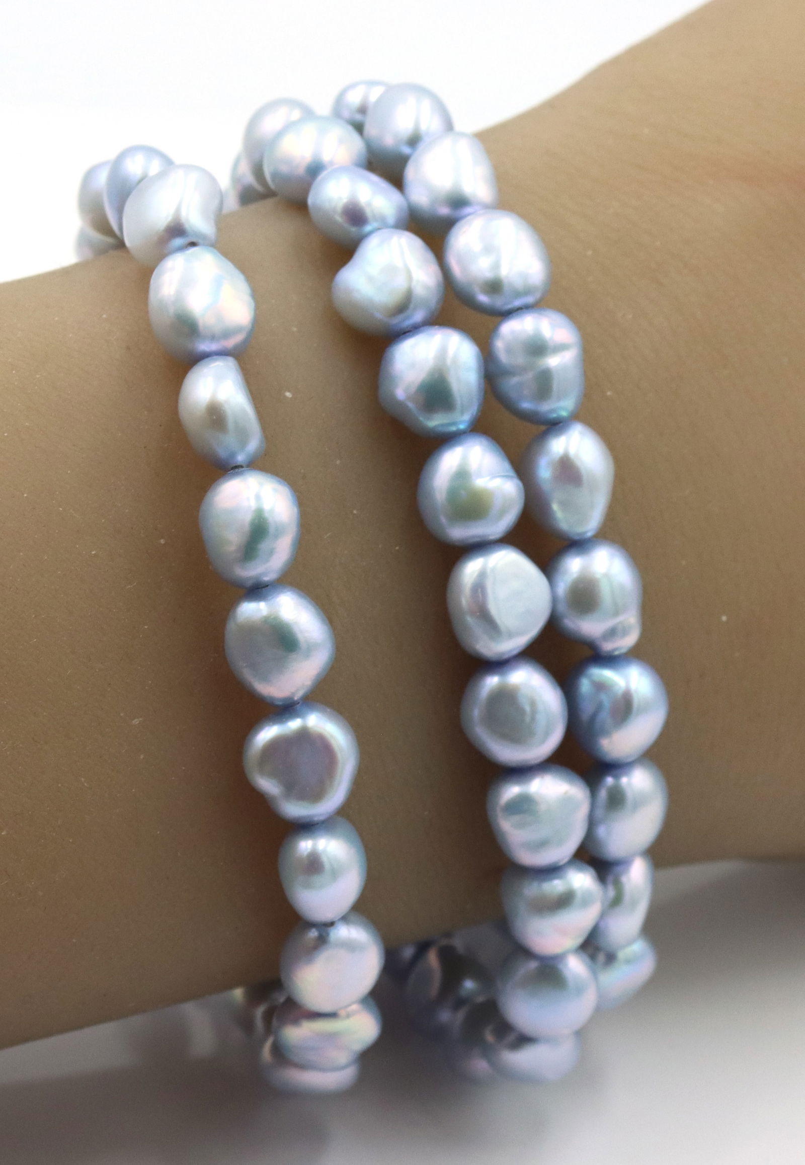 3 Lot of pearl bracelets: 3 Lot of pearl bracelets. The total weight of the lot is 33.2 grams.