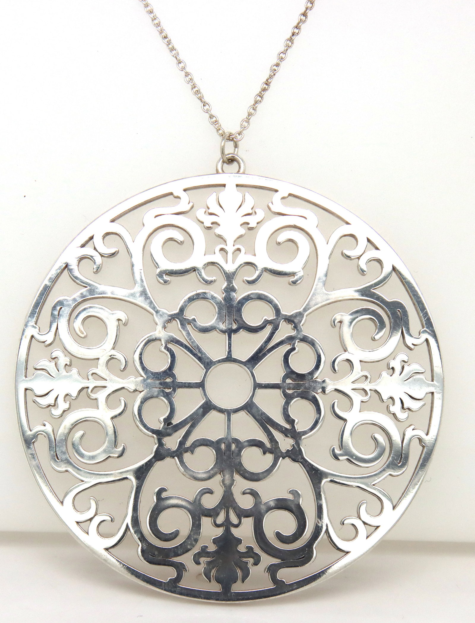 Tiffany & Co Enchant circle pendant on chain (1 of 5)